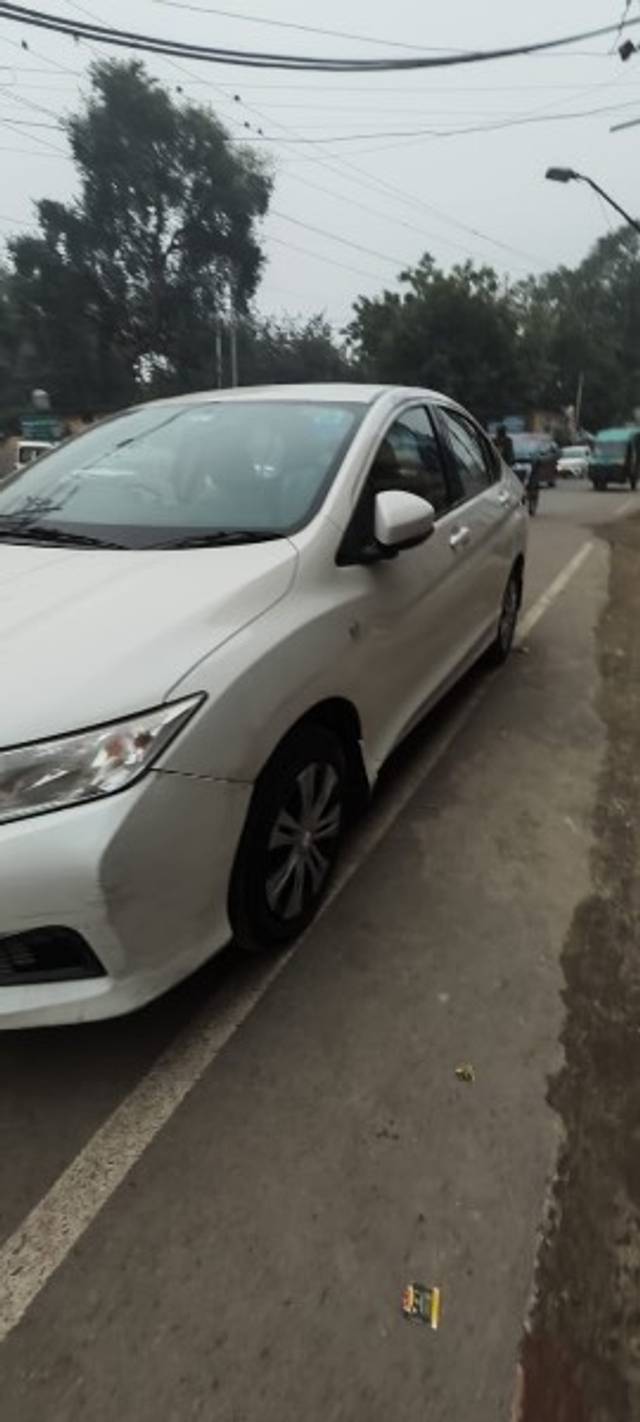 https://images10.gaadi.com/usedgaadi-sellcar/UsedCar/6c36ded3-9ae0-4ae6-b17b-e8efcc02d0db/ea8dc74a-b677-4763-ada9-5fe49351ba3e.jpg?imwidth=6402