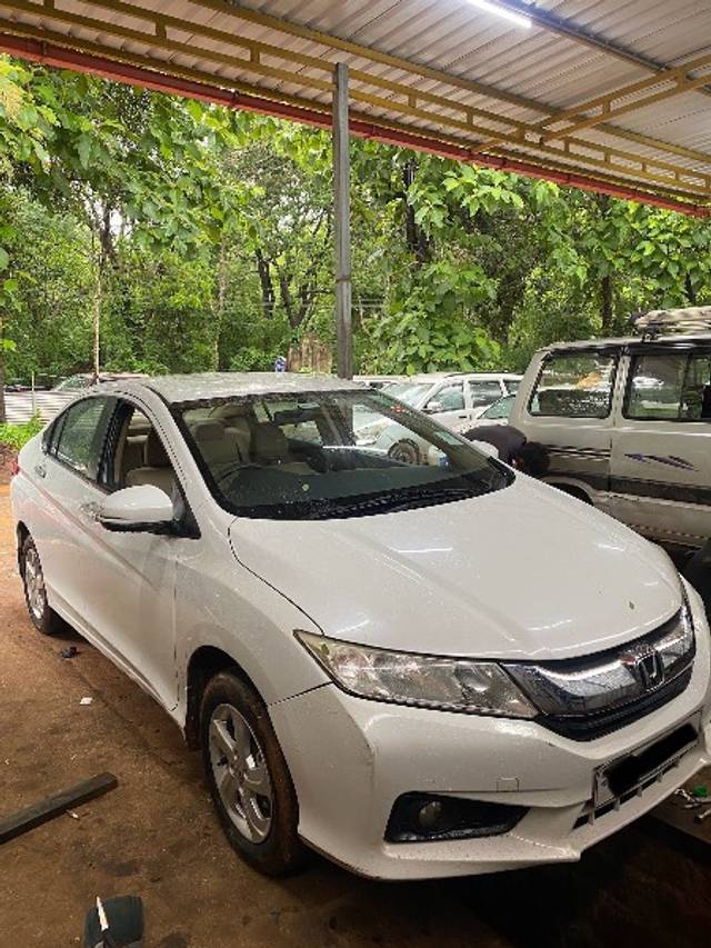 https://images10.gaadi.com/usedgaadi-sellcar/UsedCar/6c538df5-d4a8-411d-8745-fd854db2eed2/56888e54-bb29-4dd9-87b5-185b6b6b9578.jpg?imwidth=6400