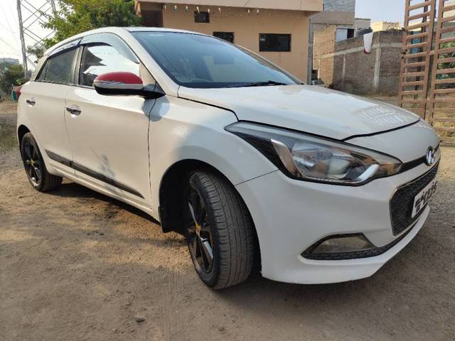 https://images10.gaadi.com/usedgaadi-sellcar/UsedCar/6d1d86f1-551a-49a1-a9c5-202309baa92a/64b6e7a9-05c6-4ad1-b3d8-61fba0c750b6.jpg?imwidth=6400