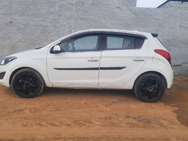 https://images10.gaadi.com/usedgaadi-sellcar/UsedCar/6d2524ab-3806-405e-8266-15d14f5bbf4c/cc5e3883-8929-49eb-80ac-bc6b9ba846e6.jpg?imwidth=6402