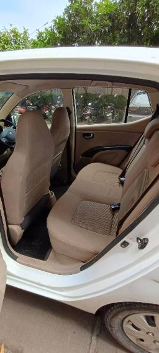 https://images10.gaadi.com/usedgaadi-sellcar/UsedCar/6d37609f-24fc-43eb-9655-3f5b4c0042cd/a2787825-a512-4512-a8b5-8d160d76f4ef.jpg?imwidth=6402