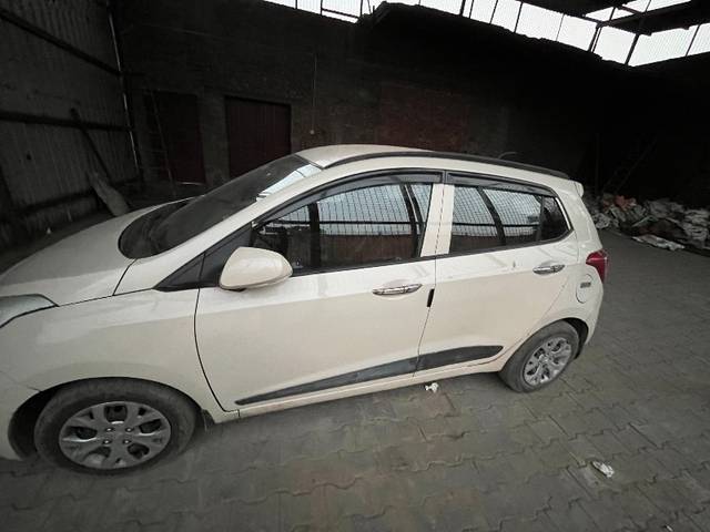 https://images10.gaadi.com/usedgaadi-sellcar/UsedCar/6d47acbc-ee36-4927-a160-5f70e36aa6bb/aa60d0fe-72ce-460e-a64c-e20ea91fb6a1.jpeg?imwidth=6400