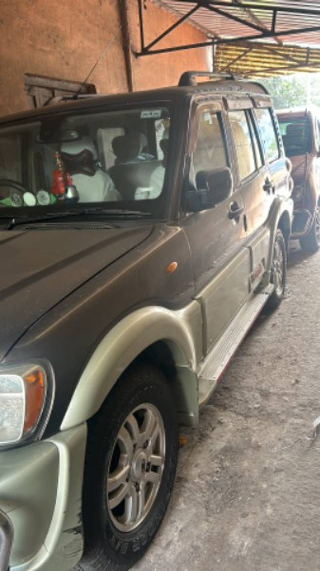 https://images10.gaadi.com/usedgaadi-sellcar/UsedCar/6d5020a2-5419-4b4d-a238-3390cb51e8ed/d7369ec7-538b-4ca0-9053-631b7e6f42c4.jpeg?imwidth=6401