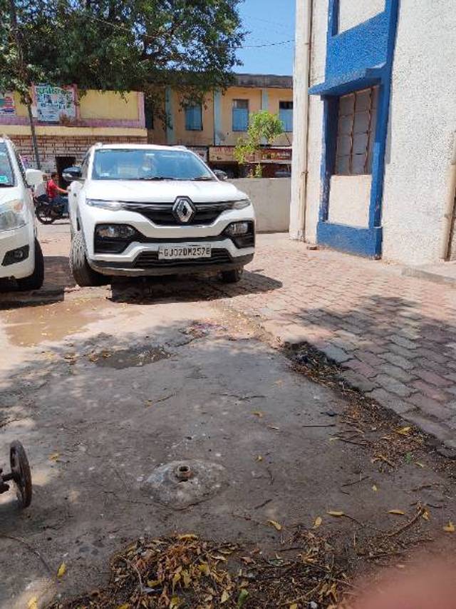 https://images10.gaadi.com/usedgaadi-sellcar/UsedCar/6d95f507-de29-4c51-9e35-02bdc6669fed/97b4631b-8cae-4f14-821e-44c09ec58048.jpg?imwidth=6400