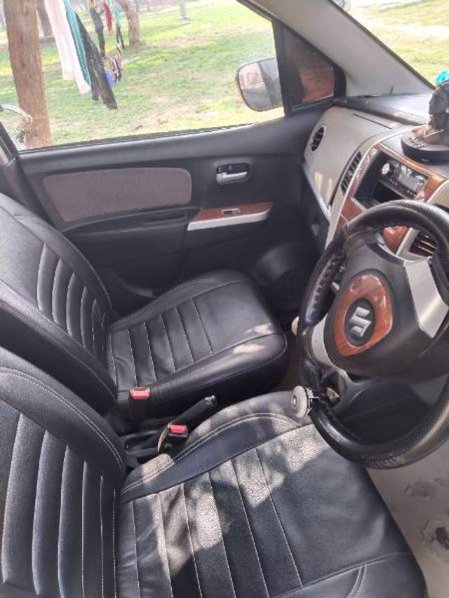 https://images10.gaadi.com/usedgaadi-sellcar/UsedCar/6df9d813-f7be-44f2-bfe0-b7322626f1b6/405fa6d9-f321-41b5-96b3-f70999fc6c1e.jpg?imwidth=6402