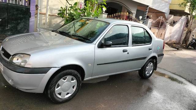 https://images10.gaadi.com/usedgaadi-sellcar/UsedCar/6e8120ee-a859-49bd-aa00-3cbf95b0c1d4/97b9e138-4936-4c02-94ab-dd83097ddb3b.jpg?imwidth=6402