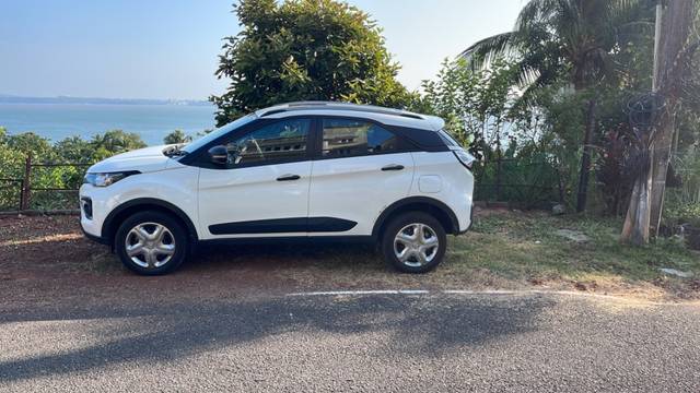https://images10.gaadi.com/usedgaadi-sellcar/UsedCar/6eaf2465-970f-462f-99af-f14b7fe484fd/649fda52-5474-4169-b2d2-8b43c57b2bc9.jpeg?imwidth=6402
