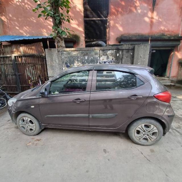 https://images10.gaadi.com/usedgaadi-sellcar/UsedCar/6ec6c27f-27e9-4bce-9dc3-efbe0cbc1482/b4f3ca80-ba46-4554-a828-27af2730d008.jpg?imwidth=6402