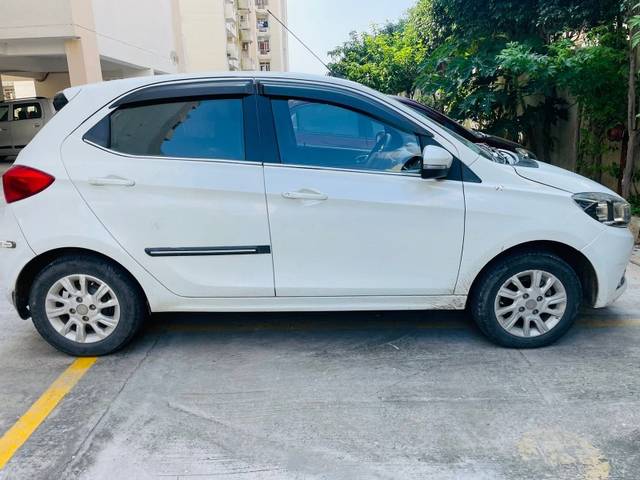 https://images10.gaadi.com/usedgaadi-sellcar/UsedCar/6f4abb3c-a7cd-4e0e-bc20-46c4648eecf3/ed9314df-7a49-44a1-b5ba-cdf873c35c5e.jpeg?imwidth=6401