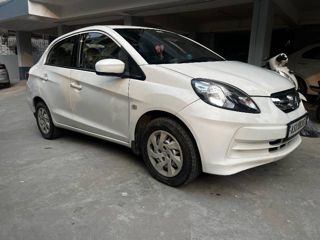 https://images10.gaadi.com/usedgaadi-sellcar/UsedCar/6fa87558-29e7-4f6b-96ad-cee5812d3760/1b1a5a5f-22f2-48fe-b97a-67bb51b77346.jpeg?imwidth=6400