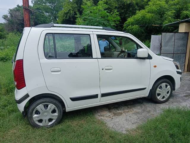 https://images10.gaadi.com/usedgaadi-sellcar/UsedCar/6fe67604-bda0-4f41-8182-79589bbd92f6/d8f079a2-cc6d-47e8-827e-985e70bb1260.jpg?imwidth=6400