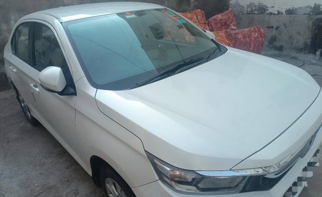 https://images10.gaadi.com/usedgaadi-sellcar/UsedCar/703d5bdd-fdf2-4577-822f-943235e9001d/927eaf09-43aa-46ab-9892-b60aa794e1e3.jpeg?imwidth=6401