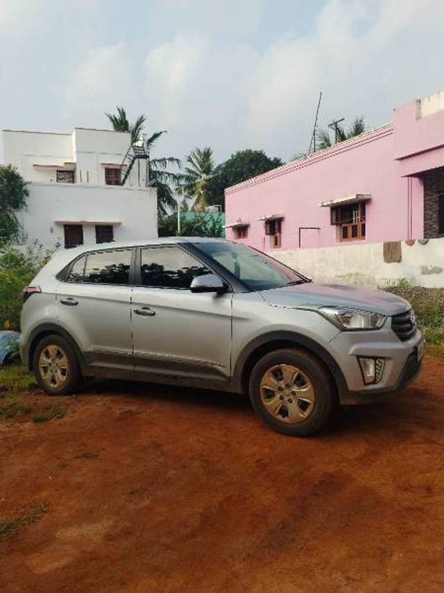 https://images10.gaadi.com/usedgaadi-sellcar/UsedCar/70443039-a7e0-4786-9619-394070764df2/d327a89d-0d30-4de6-929d-adabed734aba.jpg?imwidth=6400