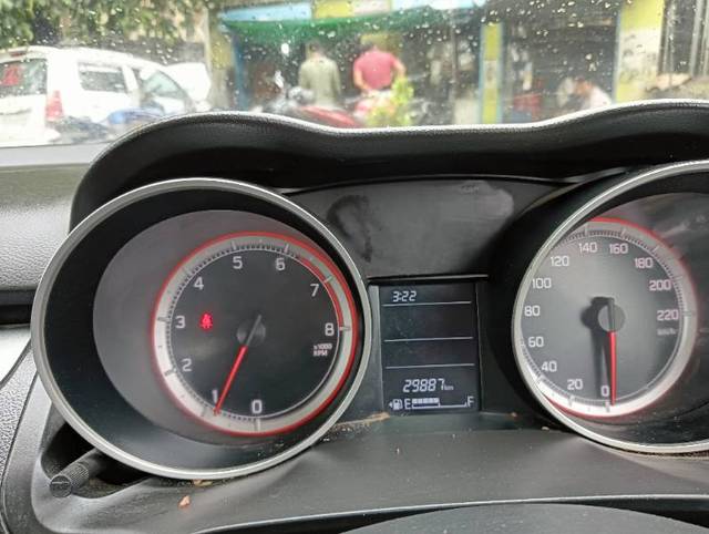 https://images10.gaadi.com/usedgaadi-sellcar/UsedCar/706084eb-3842-4190-9c4f-4b58609e0d18/3def1938-1f78-4020-badf-1054aa35fbec.jpg?imwidth=6402