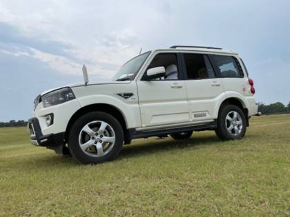 Mahindra Scorpio S11