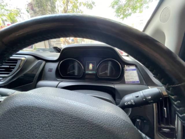 https://images10.gaadi.com/usedgaadi-sellcar/UsedCar/712b3774-2150-4ab5-96b8-fd99d3515402/24c63c24-036c-496e-85ff-e69f888e0306.jpeg?imwidth=6402