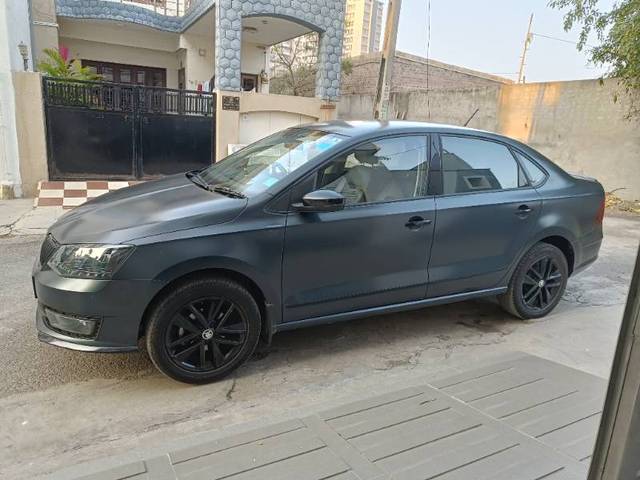 https://images10.gaadi.com/usedgaadi-sellcar/UsedCar/7131c65d-6d79-4bc6-afd9-ec41528988bb/733844d9-c76e-407c-9eb0-ce17a2a9bf99.jpg?imwidth=6400