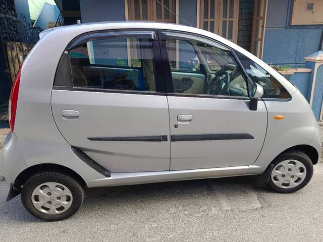 https://images10.gaadi.com/usedgaadi-sellcar/UsedCar/714a6538-5623-4bb3-a1d2-dbc204fe8c00/986117c9-4663-48ea-b7f1-a54ac0329def.jpg?imwidth=6401