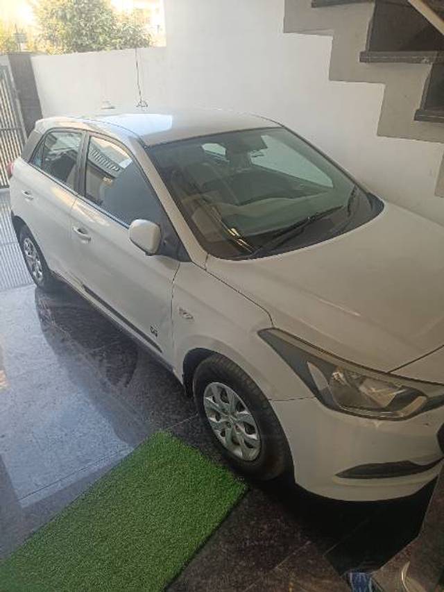 https://images10.gaadi.com/usedgaadi-sellcar/UsedCar/71a639c9-f726-4959-b4cc-d08b67eee291/1d2b5721-7667-44d2-bac5-1768a1567e5b.jpg?imwidth=6400