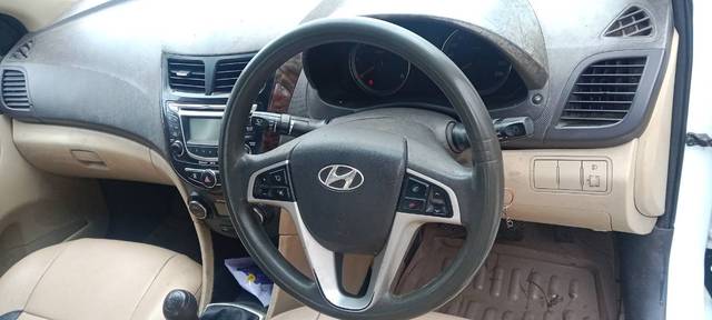 https://images10.gaadi.com/usedgaadi-sellcar/UsedCar/71dbae9f-830b-4031-95c4-06ca25ecb1a0/cc56e135-e808-4886-937b-395c6f6a2d19.jpg?imwidth=6402