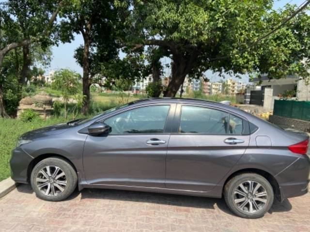 https://images10.gaadi.com/usedgaadi-sellcar/UsedCar/71dd56cd-69fa-42bd-b753-9bf6657c9f54/113e675d-0295-45d4-9658-db0ba3ffda56.jpeg?imwidth=6402
