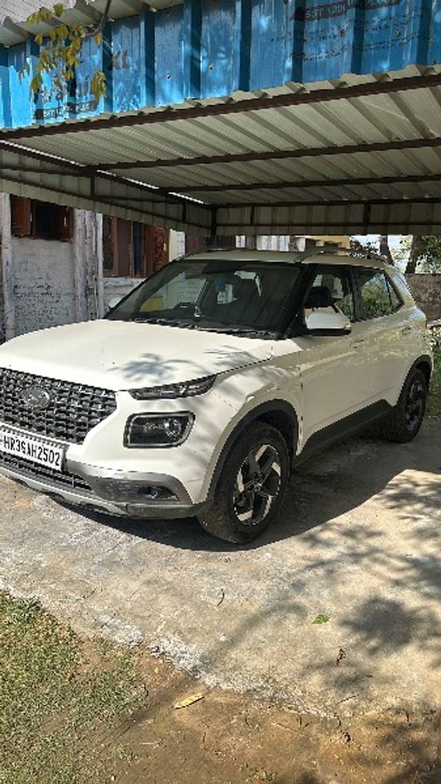 https://images10.gaadi.com/usedgaadi-sellcar/UsedCar/71e1c3b9-a5ad-4b1e-b53c-518e2f51e166/9e3b612a-532f-4997-953c-84bc18fa0f70.jpeg?imwidth=6401