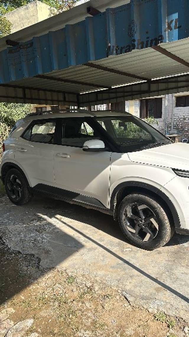 https://images10.gaadi.com/usedgaadi-sellcar/UsedCar/71e1c3b9-a5ad-4b1e-b53c-518e2f51e166/cafd0e91-6129-4c4b-a29a-0f748ba63401.jpeg?imwidth=6402