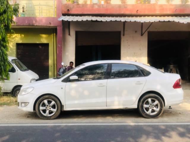 https://images10.gaadi.com/usedgaadi-sellcar/UsedCar/72141579-3741-495b-9a43-afd1837b1fb3/9ec549fc-014d-46fb-b6c9-a4660cca7314.jpg?imwidth=6400