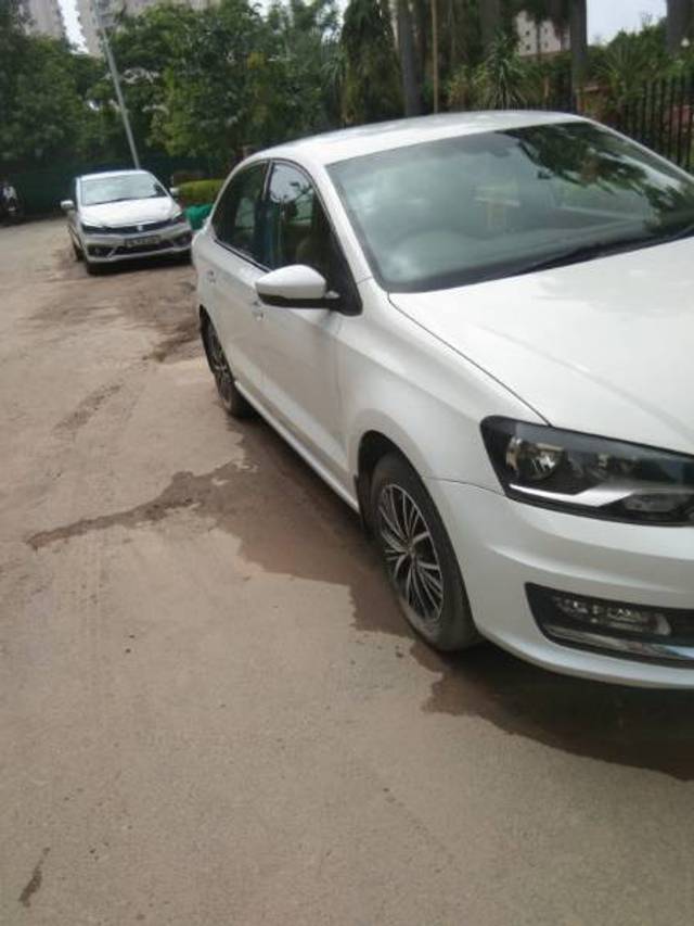 https://images10.gaadi.com/usedgaadi-sellcar/UsedCar/72553f73-cf67-44e0-be9f-eee20e8e177b/96135170-3f6e-499a-9ba2-db93cd3df5c8.jpg?imwidth=6400