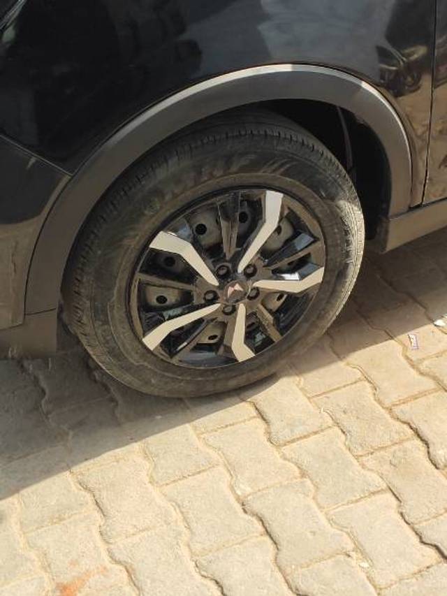 https://images10.gaadi.com/usedgaadi-sellcar/UsedCar/7271290d-d150-44e0-a2f1-4358f23ad805/011ba54a-7544-416e-93a6-a7f7ea03db94.jpg?imwidth=6401