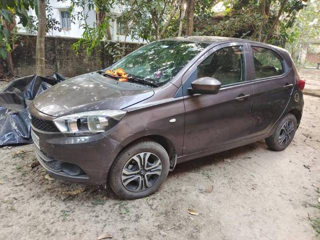 https://images10.gaadi.com/usedgaadi-sellcar/UsedCar/72b6a965-a56d-4ef7-b57d-1f9d9deff0d6/b9f12a25-7350-45b3-b272-fda21dbdc848.jpeg?imwidth=6400