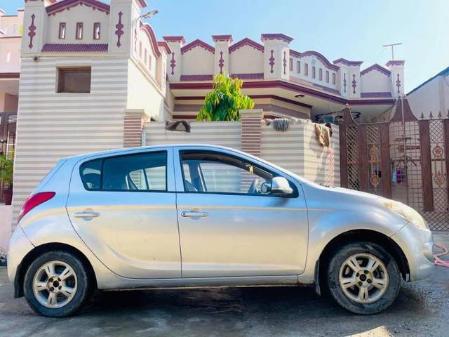 https://images10.gaadi.com/usedgaadi-sellcar/UsedCar/730d1803-f17f-41ba-8b76-4df4e2c57e67/f300b44a-978f-4b52-ab58-e712b60b4cef.jpg?imwidth=6400
