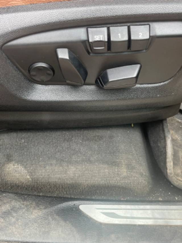 https://images10.gaadi.com/usedgaadi-sellcar/UsedCar/730ff40f-0db6-4a35-a3a8-95053742d5d1/0c9cfa88-82ae-4296-bab9-eafad388e50c.jpeg?imwidth=6402