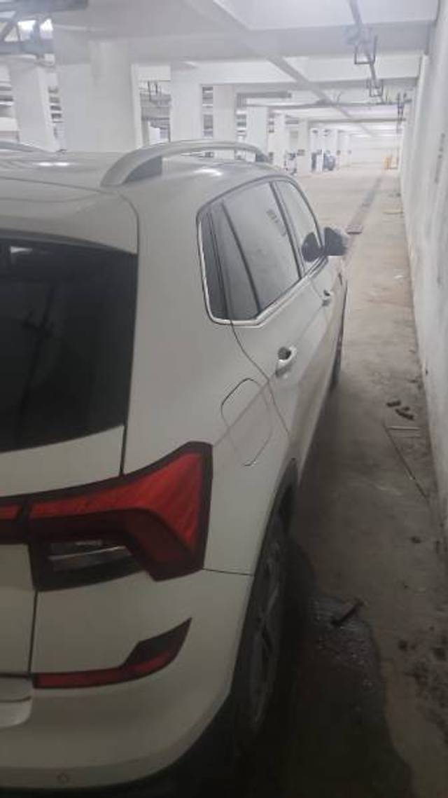 https://images10.gaadi.com/usedgaadi-sellcar/UsedCar/731f54a1-5cc3-4859-a23f-2052f88d63ff/7a2e2b63-9734-442e-aef4-fd693dabeb5f.jpg?imwidth=6401