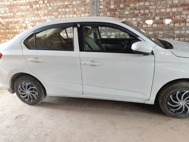 https://images10.gaadi.com/usedgaadi-sellcar/UsedCar/732bdb49-b83b-4821-a269-f2c1cc20fe03/52bc17f7-a6f3-44ef-b43f-47852c8e3129.jpg?imwidth=6401