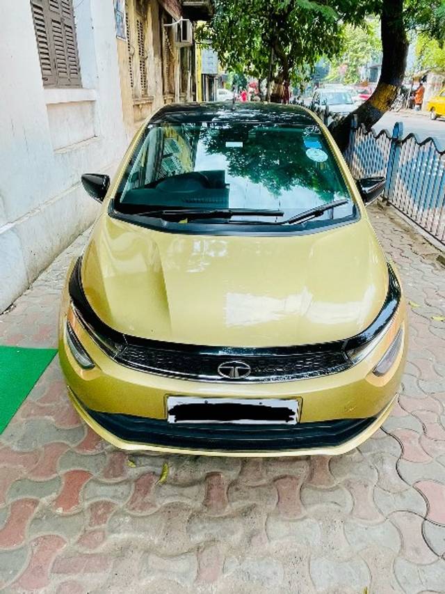 https://images10.gaadi.com/usedgaadi-sellcar/UsedCar/732dde49-51a9-4490-ab15-d4bf9d7fb5bf/d621ba1f-3d8c-4912-910b-cb82154003b3.jpg?imwidth=6400