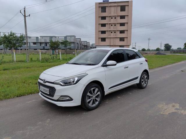 https://images10.gaadi.com/usedgaadi-sellcar/UsedCar/7360e0c8-c2da-485b-9ea5-63ce064e8183/262713d9-4b46-4d9a-9f72-d08528bafbd9.jpg?imwidth=6400