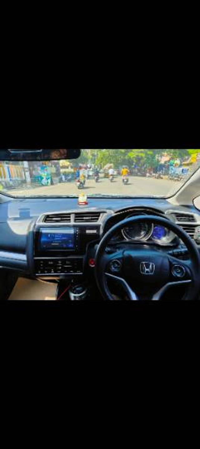 https://images10.gaadi.com/usedgaadi-sellcar/UsedCar/7395599a-8bbf-4395-8376-323b9fcf10f7/db742d0a-f331-4c95-9d2b-025990580c32.jpg?imwidth=6401