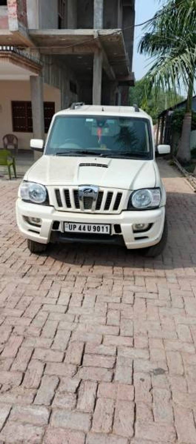 https://images10.gaadi.com/usedgaadi-sellcar/UsedCar/73d6e3b4-4c1d-427f-8958-dcb6ed9fb243/e68b069b-4b91-4b63-a79f-d5928ec249e3.jpg?imwidth=6400