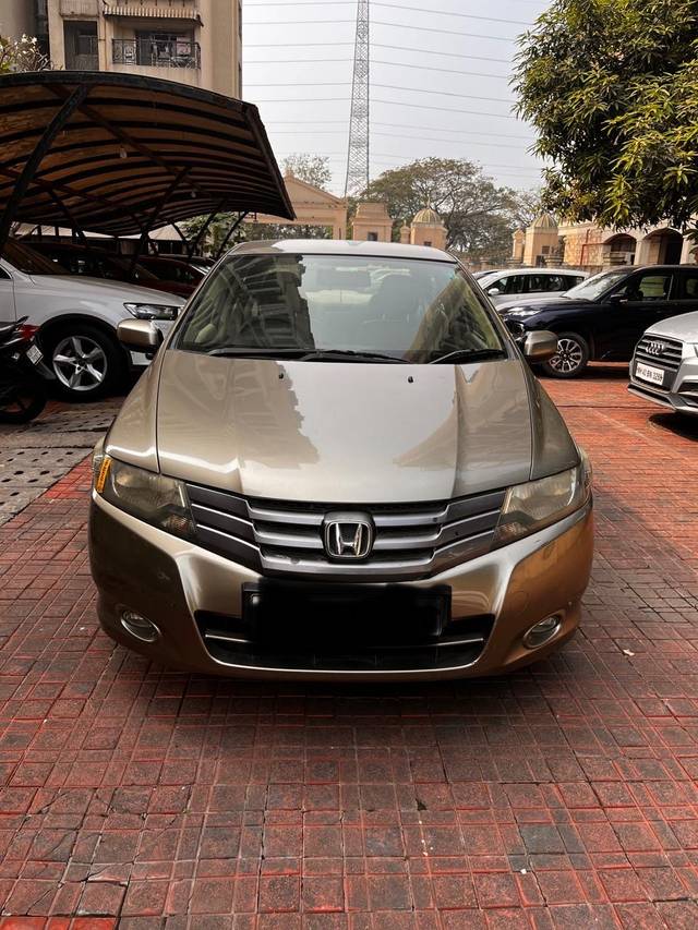 https://images10.gaadi.com/usedgaadi-sellcar/UsedCar/73f20867-9295-434c-a271-a25a83565426/13095665-e33e-4866-8524-73ac1677a0d0.jpeg?imwidth=6400