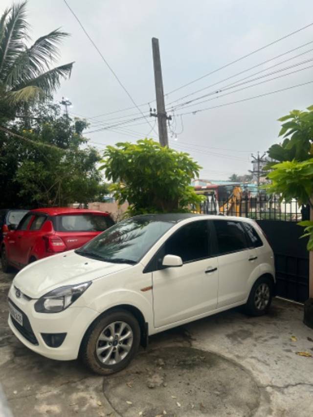 https://images10.gaadi.com/usedgaadi-sellcar/UsedCar/740ee5fd-2f16-44d4-ab0e-d2b9514d1447/b7e3bfcb-53d6-499e-b20f-338b8a627e28.jpeg?imwidth=6400