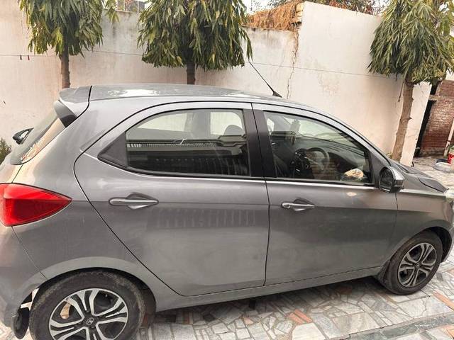 https://images10.gaadi.com/usedgaadi-sellcar/UsedCar/7440f07c-4d29-49f6-ba05-f5c3e48c174b/e91bad4e-f552-4d79-9d36-e4fe1bf843c9.jpg?imwidth=6400