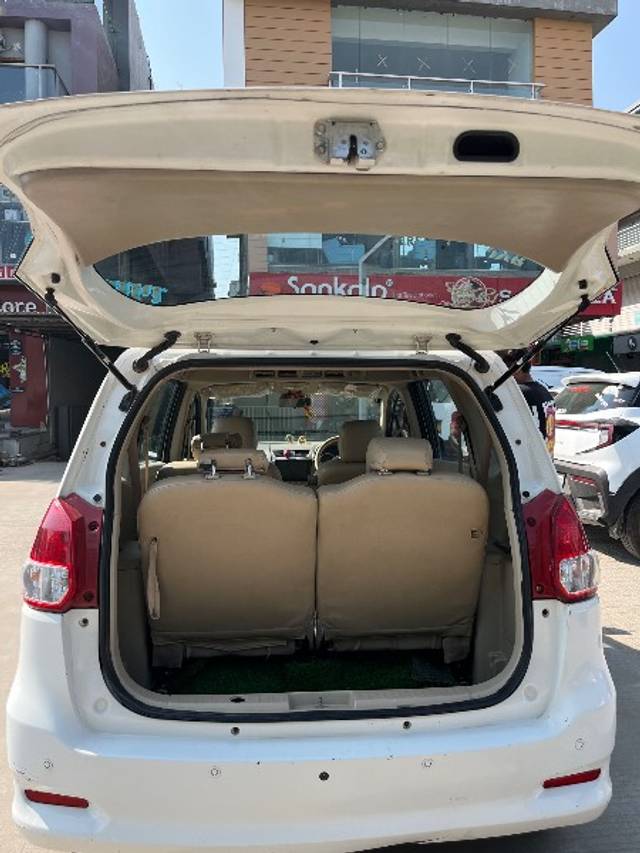 https://images10.gaadi.com/usedgaadi-sellcar/UsedCar/7442212d-99e8-4b39-bdbc-f2678528001c/e35c7e0f-c99a-4009-bb20-8886af5da20c.jpg?imwidth=6401