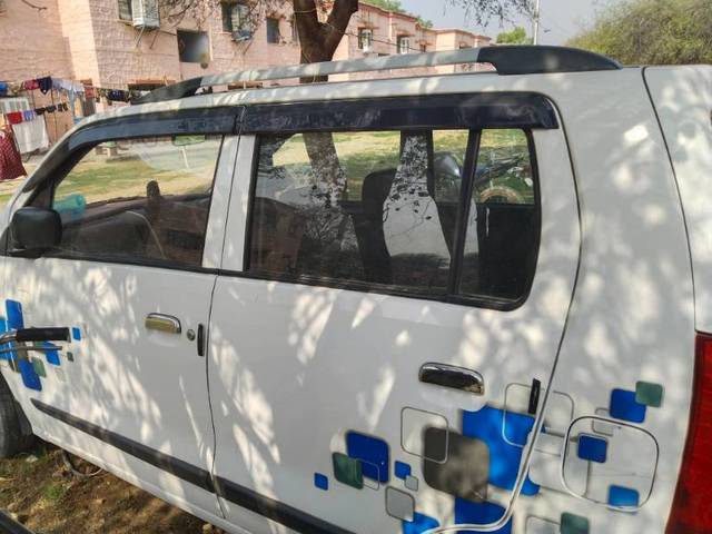 https://images10.gaadi.com/usedgaadi-sellcar/UsedCar/745e2113-25ba-4862-b664-6f1f8f9e9fed/e92924c5-89b9-4d9f-83bc-8860e265be07.jpg?imwidth=6402