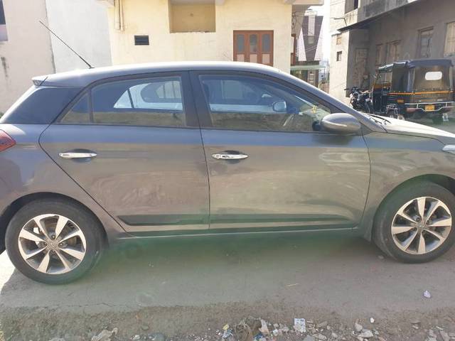 https://images10.gaadi.com/usedgaadi-sellcar/UsedCar/7470b7b1-b583-438b-8062-85c302e8b0ed/018e230e-8eb3-40a6-a86d-b8fb2083f93b.jpg?imwidth=6400