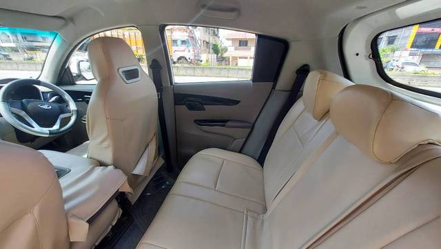 https://images10.gaadi.com/usedgaadi-sellcar/UsedCar/74dc02b6-5850-4998-8f4f-92ee452e5e0c/4ee39eb5-25e2-4e9d-ad0f-90e4b06eb0b0.jpg?imwidth=6401