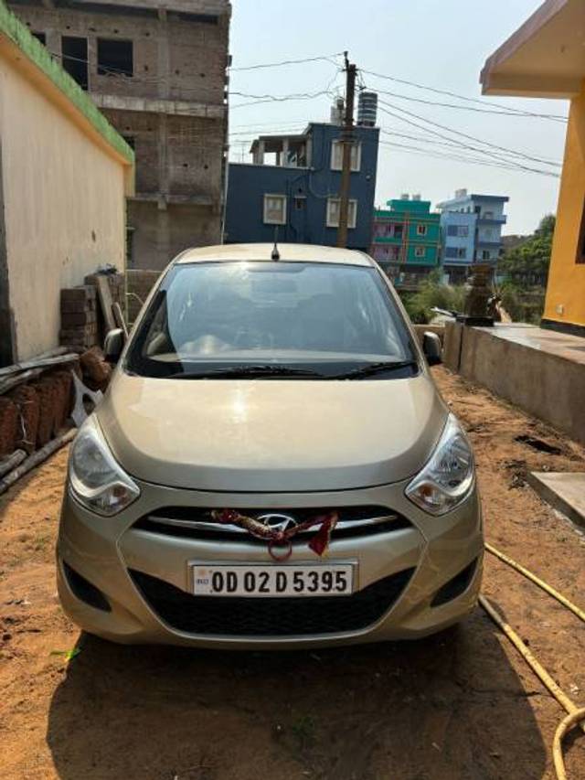 https://images10.gaadi.com/usedgaadi-sellcar/UsedCar/755b38a4-0bd3-474f-bead-0b5d74f360c7/82f818fd-9ca0-490c-9e68-c22ae9bf01f3.jpg?imwidth=6402