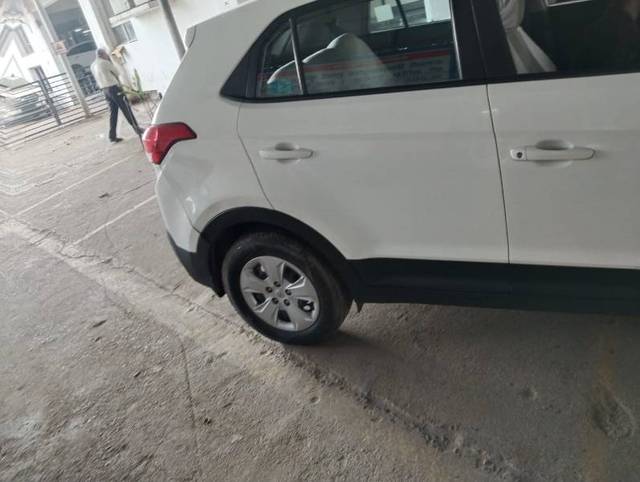 https://images10.gaadi.com/usedgaadi-sellcar/UsedCar/75723565-aa3e-43f0-b9f6-fa4623bab97d/09947367-7edd-49db-8262-d41068c2c804.jpg?imwidth=6402