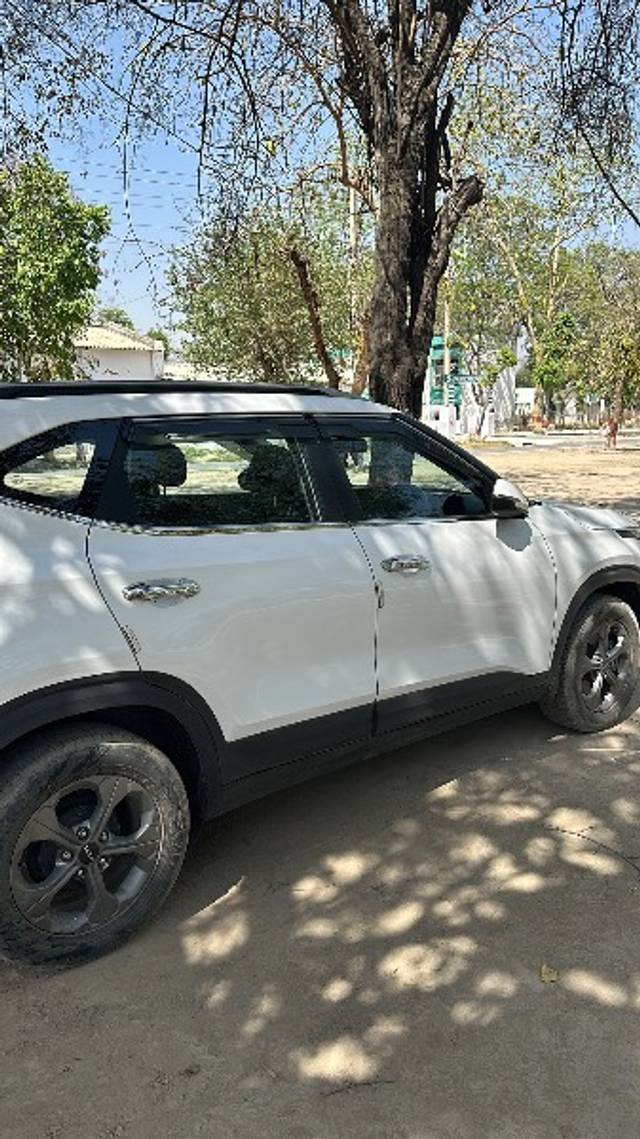 https://images10.gaadi.com/usedgaadi-sellcar/UsedCar/75b0502f-97ca-4171-8f08-b9af4de02168/141a0d22-5508-40e6-8b2b-553f8794ab58.jpg?imwidth=6401