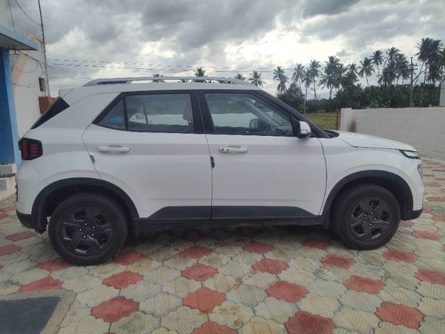 https://images10.gaadi.com/usedgaadi-sellcar/UsedCar/75f7cbc4-28cc-4e2d-acc7-344521343c88/ebcef8f5-da27-4106-98ad-3bda28126795.jpg?imwidth=6401